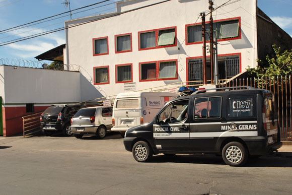 A Polícia Civil esteve na sede administrativa da empresa na manhã desta terça / Foto: Juliana Nunes