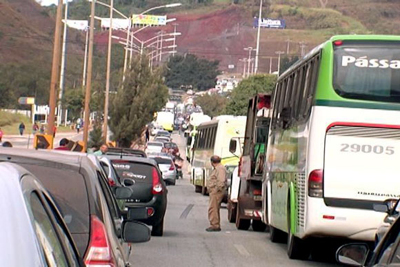 Manifestantes na BR-040 / Foto: Reprodução TV Alterosa