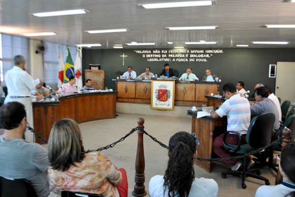 Momento em que os vereadores aprovam a criação de novos cargos na CODESEL / Foto: Marcelo Paiva 