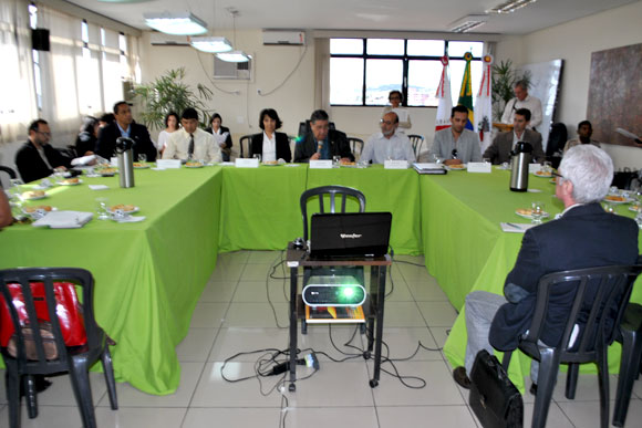 Coletiva aconteceu no gabinete do prefeito / Foto: Marcelo Paiva