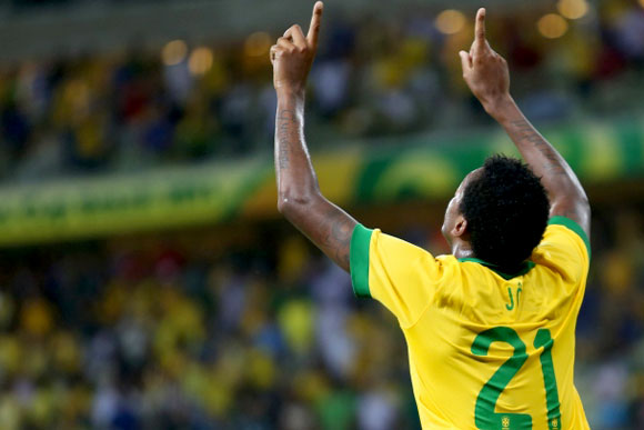 Atacante Jô está em boa fase com a amarelinha / Foto: Vipcomm