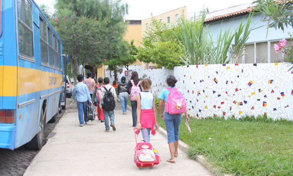 Escola Municipal Luzia Barbosa tem como vizinhança a Lagoa da Boa Vista / Foto: Quin Drummond