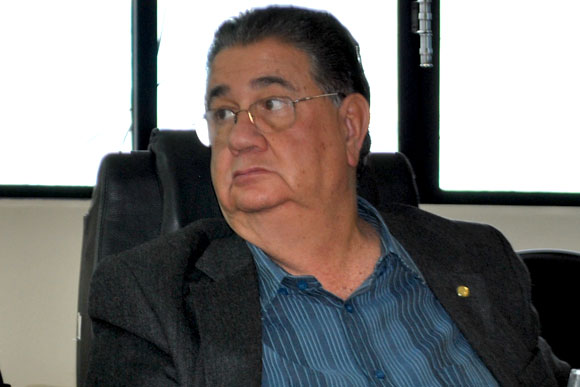 Prefeito diz que tem que abaixar a cabeça, sobre horário da exposição / Foto: Marcelo Paiva 