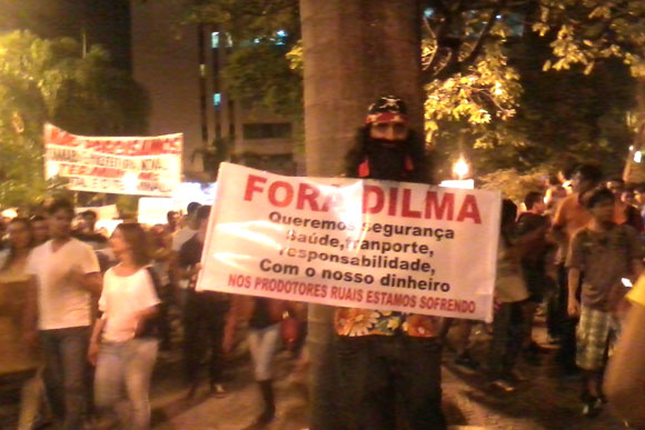 O pirata também foi atuante na manifestação e despertou atenção / Foto: Nayara Souza