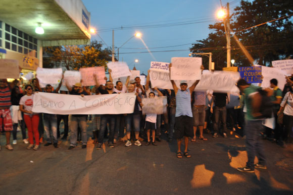 Marcio e Maristela se juntaram aos milhares presentes / Foto: Marcelo Paiva