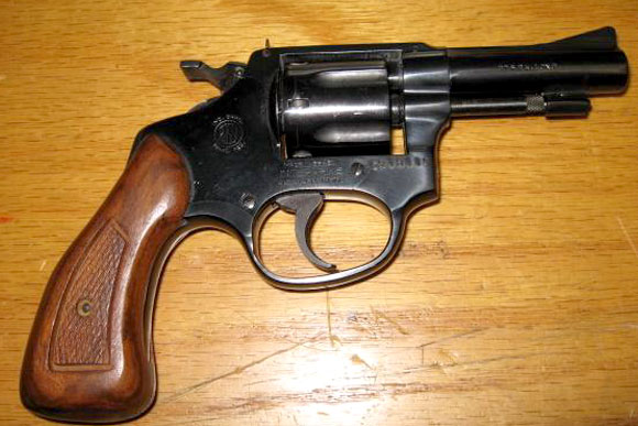 Revólver parecido com o que foi encontrado pelos militares / Foto: http://2.bp.blogspot.com
