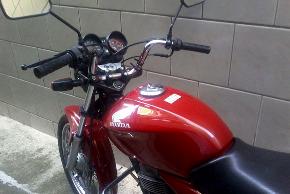 Uma Honda Titan foi recuperada com dois menores / Foto: Divulgação 