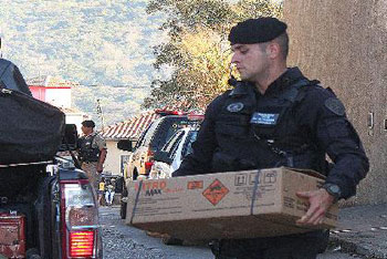 Dinamite encontrada em caixa no meio da rua / Foto:informatoz