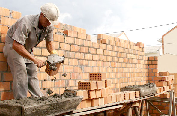 A empresa oferece uma vaga para Encarregado de Obras de Construção Civil e três vagas para Auxiliar de Pedreiro / Foto Ilustrativa: 12.senado.leg.br