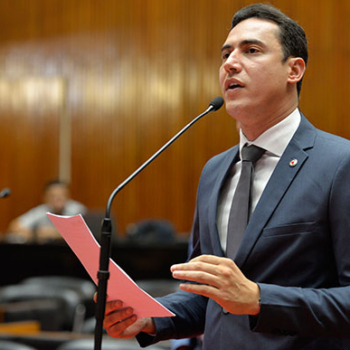 Deputado estadual Douglas Melo formaliza pedido de providências para evitar assoreamento da Lagoa Boa Vista — Foto: Divulgação