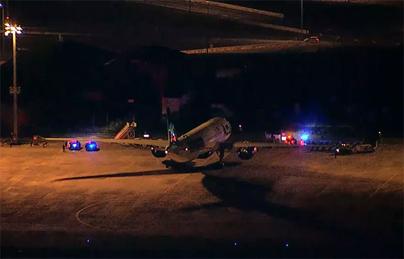 Avião com vacinas chegam em BH — Foto: Reprodução/TV Globo
