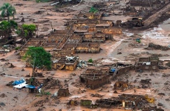 Rompimento da barragem de Fundão ocorreu em 5 de novembro de 2015. Foto: Reprodução