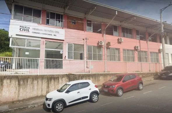 Ocorrência foi registrada na Delegacia de Polícia Civil de Coronel Fabriciano — Foto: Reprodução / Google Street View