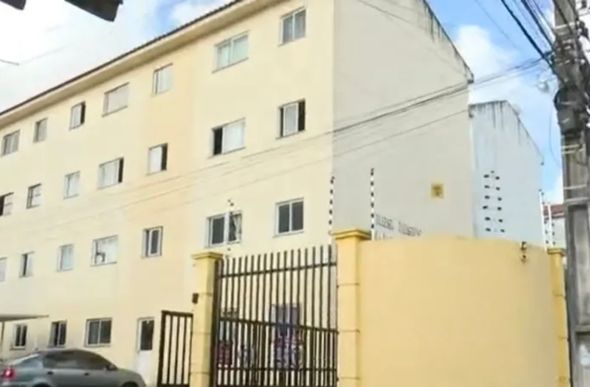 Criança caiu do terceiro andar deste prédio, no Bairro dos Novais, em João Pessoa — Foto: Reprodução/TV Cabo Branco