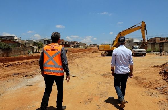 Prefeito Duílio de Castro e o secretário de Obras, Antônio Garcia Maciel,visitaram a obra nesta sexta-feira