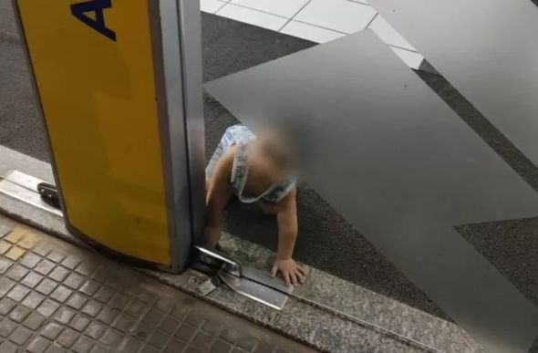 Segundo Polícia Militar, bebê de um ano ficou cerca de 15 minutos preso em agência bancária Imagem: Polícia Militar do Rio Grande do Norte