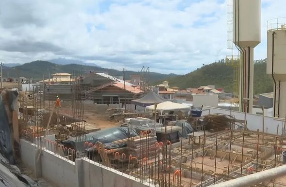 Obras do 'novo' Bento Rodrigues, distrito destruído após rompimento da barragem da Samarco em Mariana — Foto: TV Globo