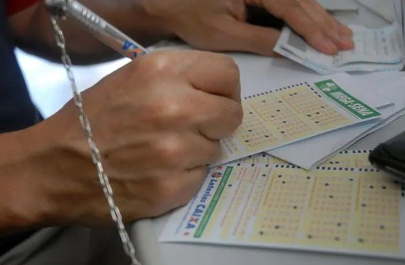 Para conter o avanço do coronavírus, a Caixa decidiu suspender por três meses os sorteios da loteria Federal — Foto: Agência Brasil/arquivo