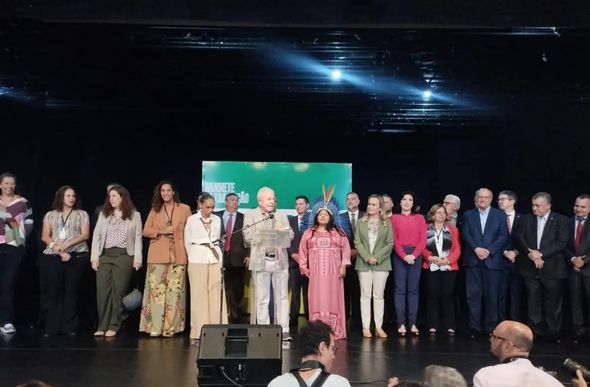 Lula confirmou o nome de 16 ministros no CCBB — Foto: Manuel Marçal