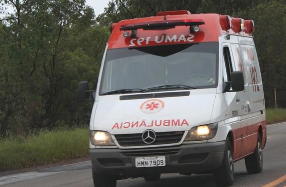 Homem chegou a ser socorrido, mas não resistiu — Foto: CHARLES SILVA DUARTE