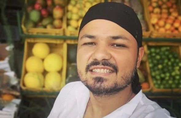 Há cerca de um ano, Ghabriel Rodrigues, de 35 anos, estaria vivendo no famoso distrito de Porto Seguro e trabalhando como cozinheiro em um restaurante — Foto: REPRODUÇÃO/REDES SOCIAIS