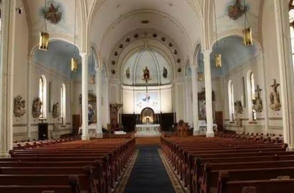 Interior da Catedral de Fargo, EUA — Foto: Reprodução/Twitter