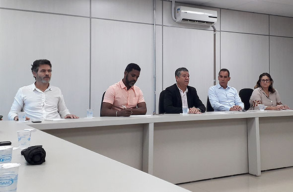 Da esquerda para direita vereadores Janderson Avelar, Rodrigo Braga, Caio Valace, Ivan Luiz e Marli de Luquinha, a nova mesa diretora. Foto: Vinícius Oliveira/SeteLagoas.com.br