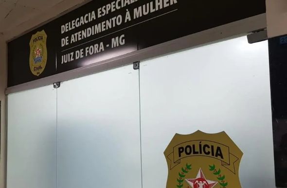 Suspeito foi levado à Delegacia de Mulheres — Foto: Polícia Civil/ Divulgação