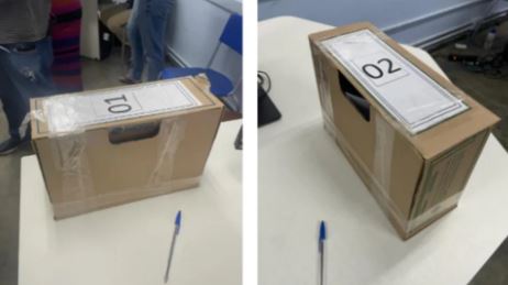 Foto: Reprodução - Urnas de papelão improvisadas