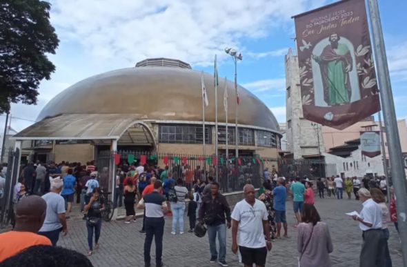 Foto mostra o santuário de São Judas Tadeu lotado já no início da manhã deste sábado (28) — Foto: VIDEOPRESS PRODUTORA