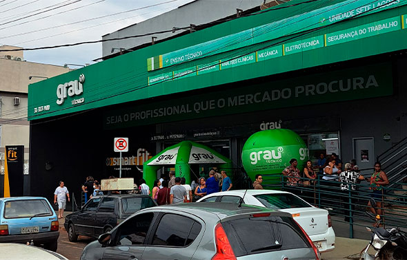 Escola Grau Técnico recebeu grande movimento no dia da votação - Foto: Vinícius Oliveira/ SeteLagoas.com.br
