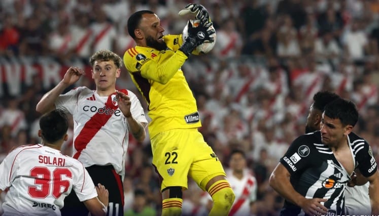 Everson fez importantes defesas em jogo decisivo da Libertadores na Argentina/Foto: AFP