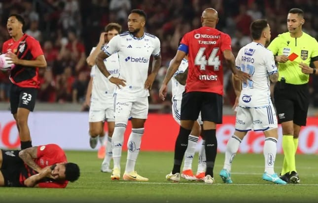 Rafa Silva, do Cruzeiro, foi expulso aos 3 segundos de jogo/Foto: Gazeta Press/Du Canapel