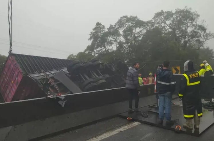 Acidente deixa mortos no Paraná. Foto: Divulgação Internet