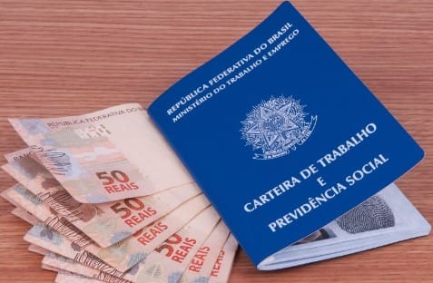 O salário mínimo atua como um piso para todas as categorias de trabalhadores formais/Foto: Reprodução Internet