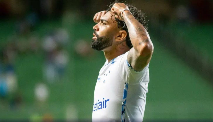 Gabigol fez três gols e mostrou o muque, levando a torcida do Cruzeiro ao delírio/Foto: Agif/Gazetapress