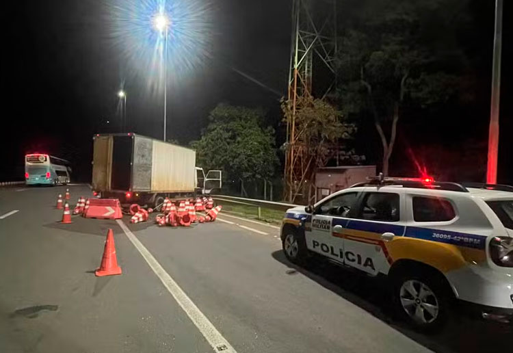 Caminhão usado no crime tinha queixa de furto em Contagem / Foto: Polícia Militar / reprodução