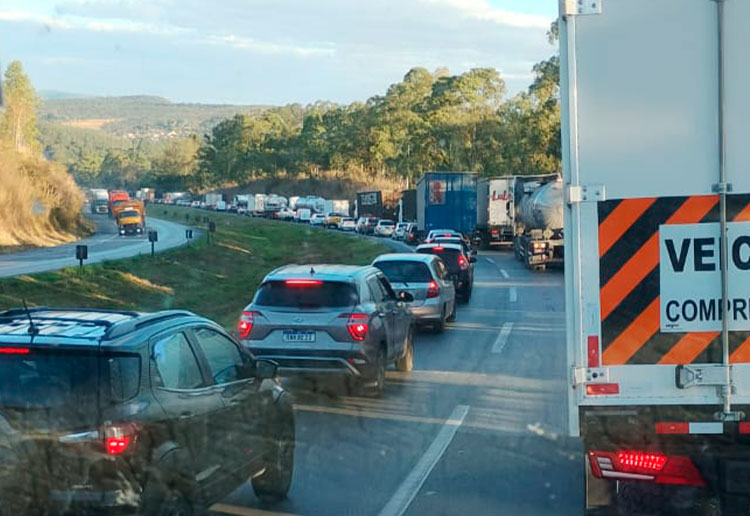 Congestionamento chegou a 5km na área / Foto: reprodução redes sociais