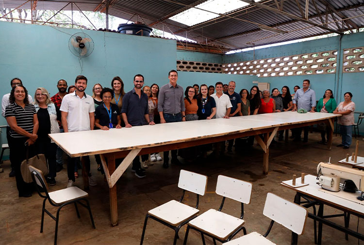 Foram mais de 300 inscritas no curso, resultado de uma Parceria Público-Privada (PPP) entre a administração municipal e as instituições SENAC, Giroluvas, Unisete e Cedro Têxtil. Foto: Ascom PMSL.