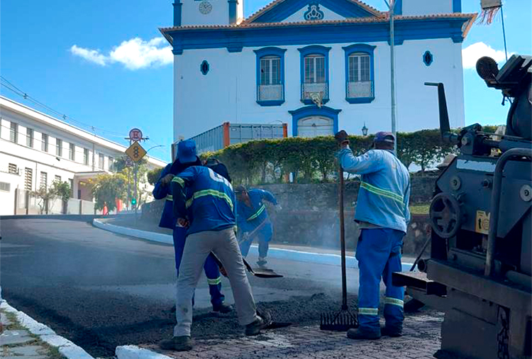 A intervenção abrange as vias que integram o conjunto histórico e patrimonial da Praça Tiradentes. Foto: Ascom PMSL.